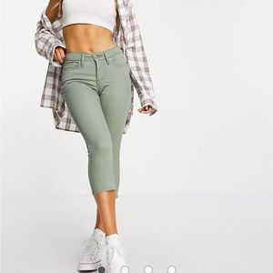 Levi’s shaping skinny capri